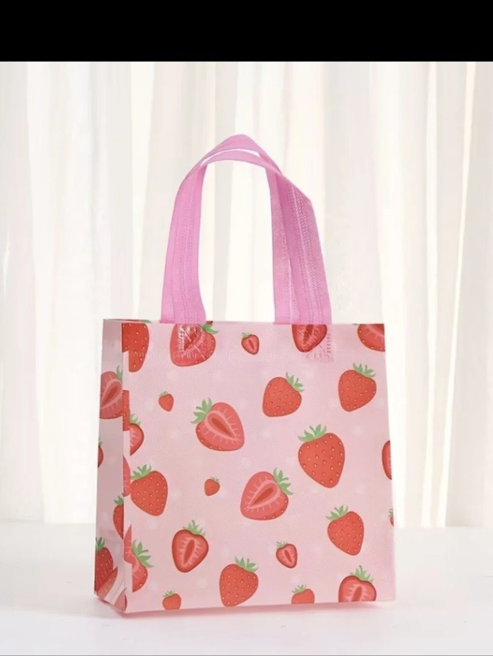 Strawberry 🍓 Decor Gift Bags 6pk NEW